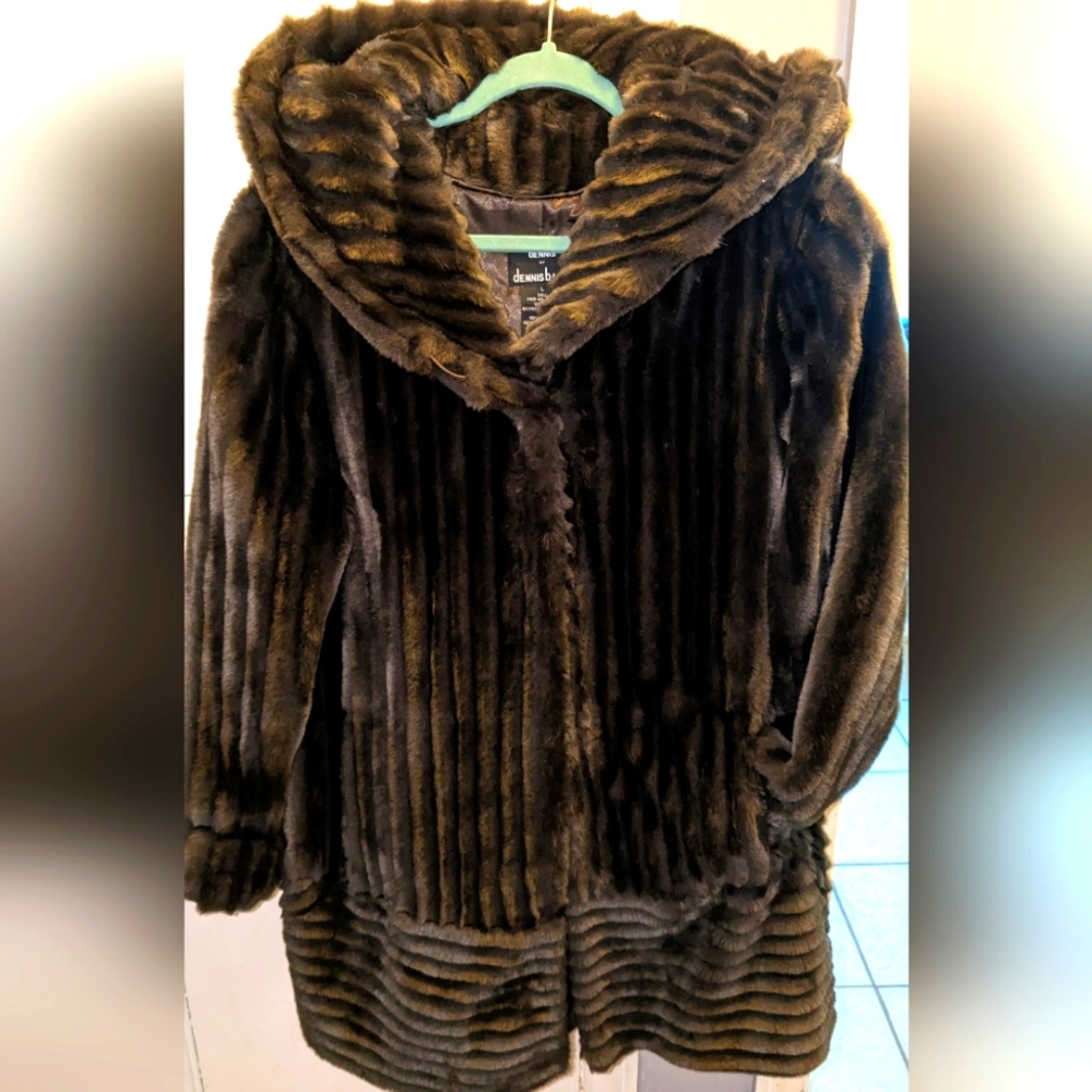 Fancy brown faux fur Dennis Basso 3/4 warm hooded coat. Women's L